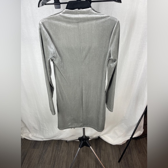 Vero Moda LONG SLEEVE GRAY VELVET DRESS Size Medium (8-10) NWT - Picture 8 of 10